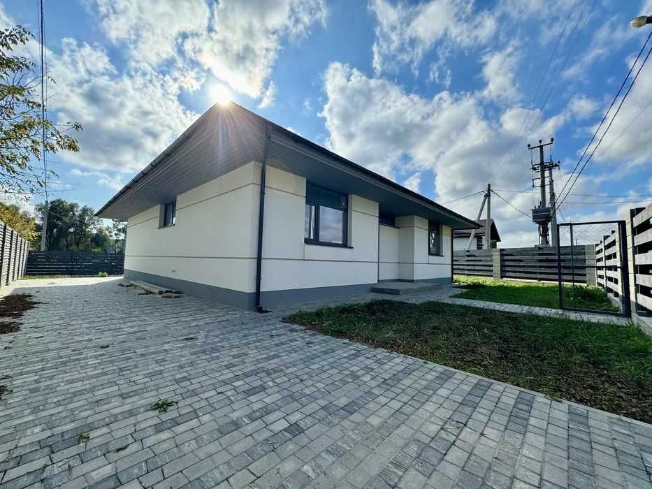 Якісний готовий будинок біля озера ! Велика ділянка 10 соток!