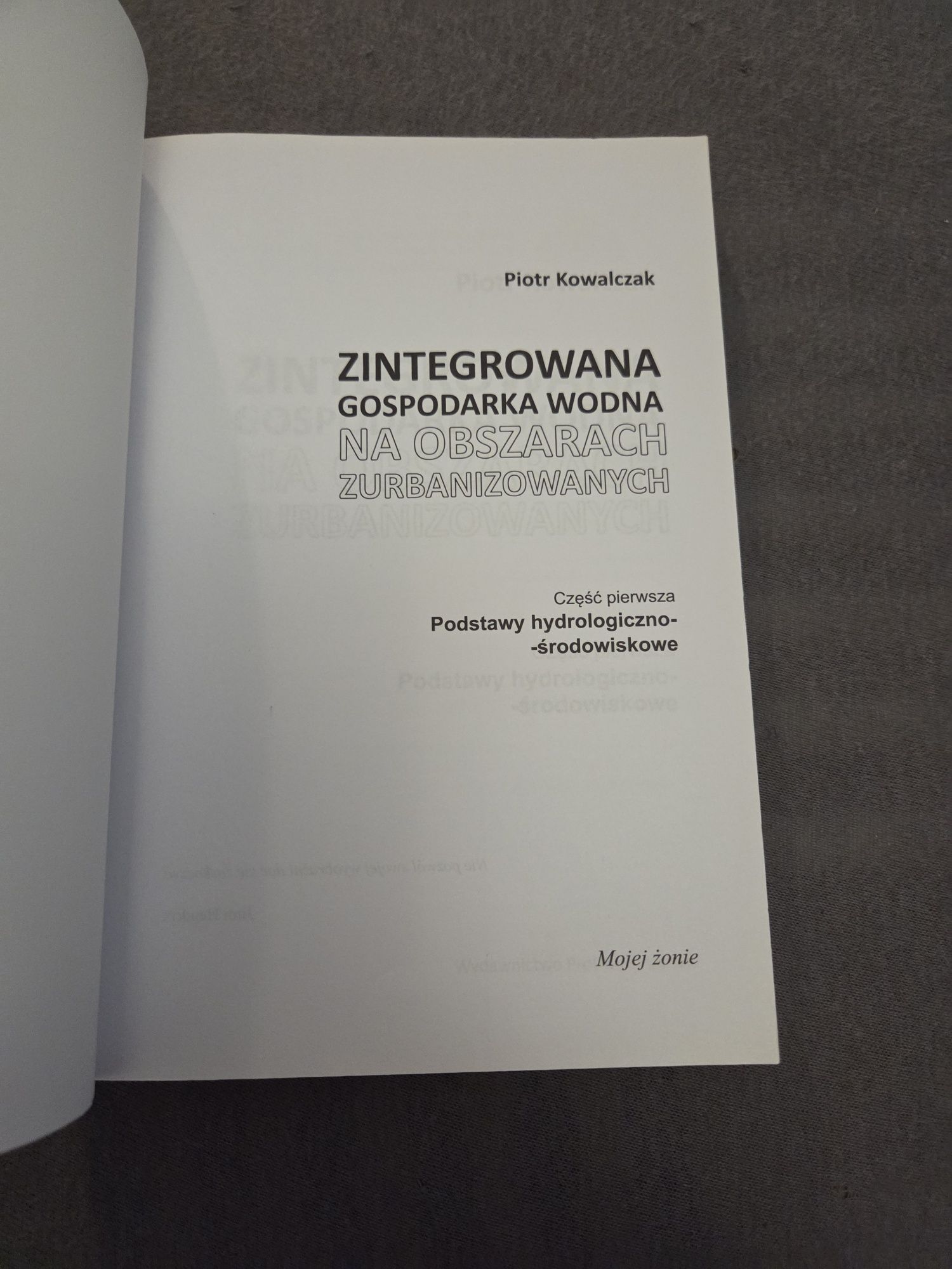 Zintegrowana gospodarka wodna na obszarach zurbanizowa Piotr Kowalczak