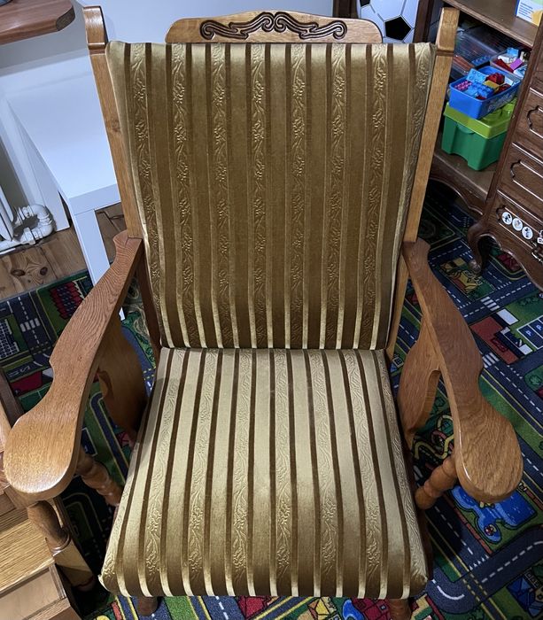 Zestaw mebli dębowych fotele plus szafka