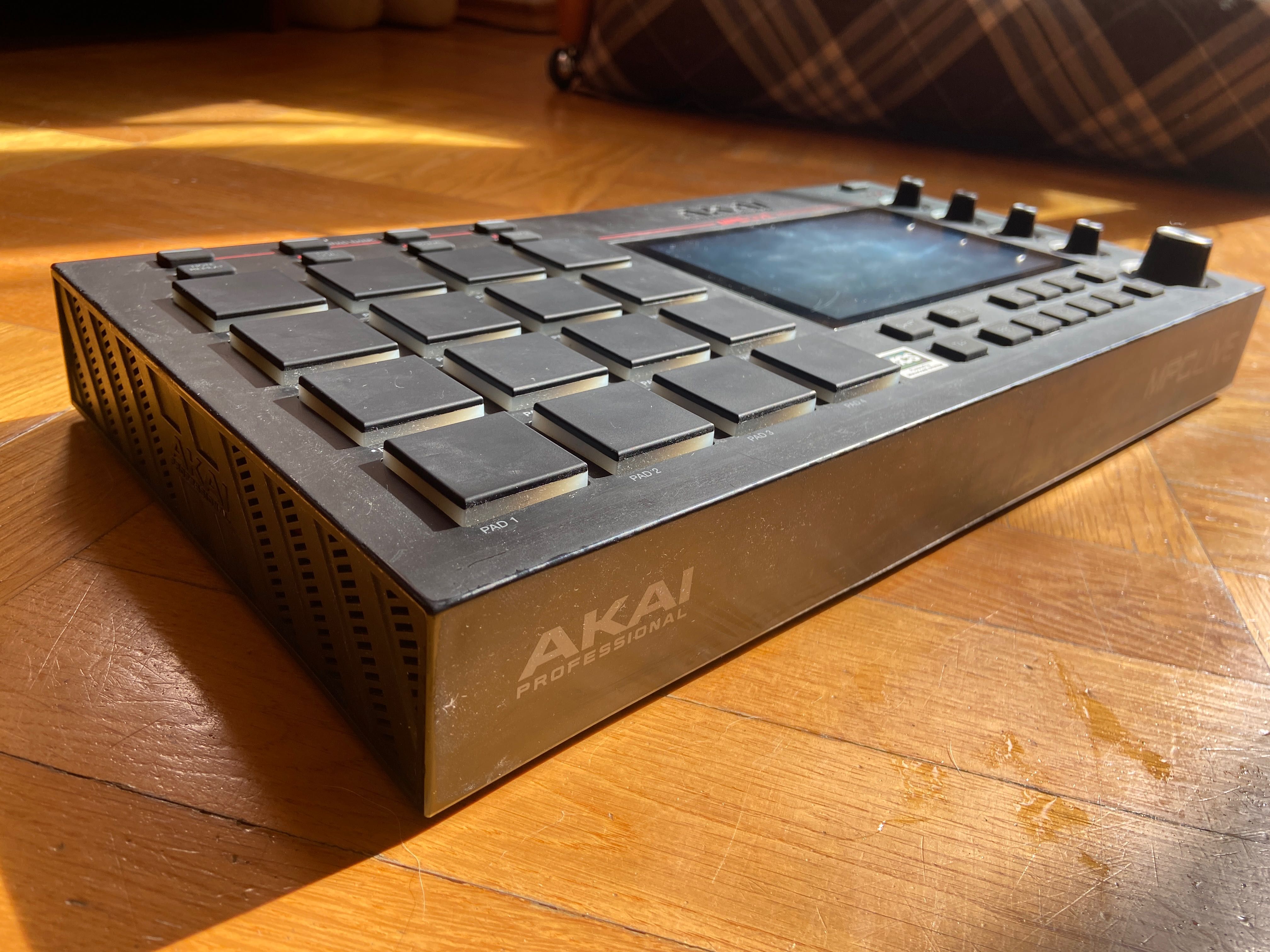 Akai MPC Live + SSD + Hardcase