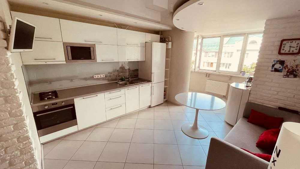 Продам однокімнатну квартиру в буд. 2013 року по вул. Зодчих 50Б