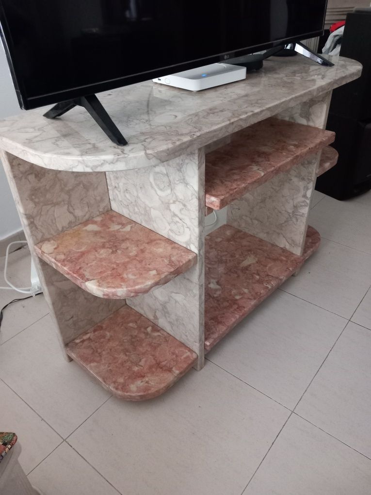 Mesa em mármore para sala ou entrada de casa