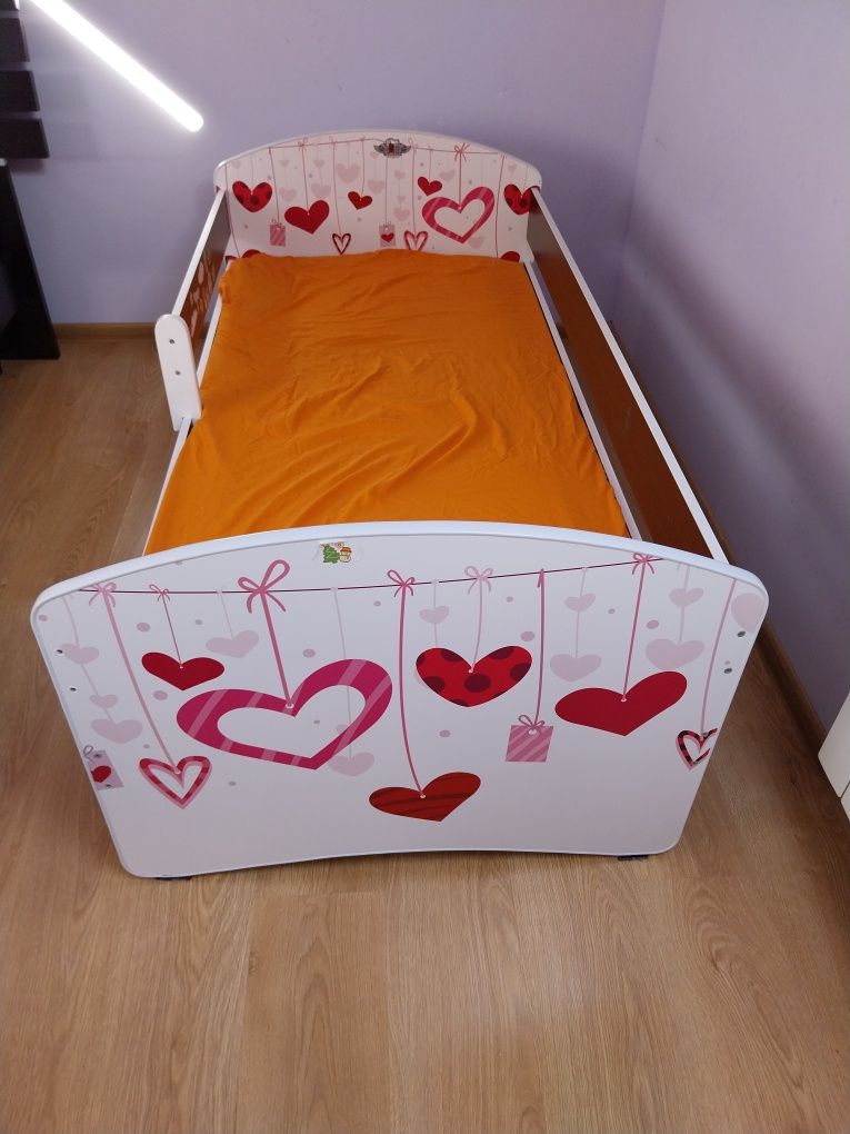 Łóżko dla dziewczynki z szufladą