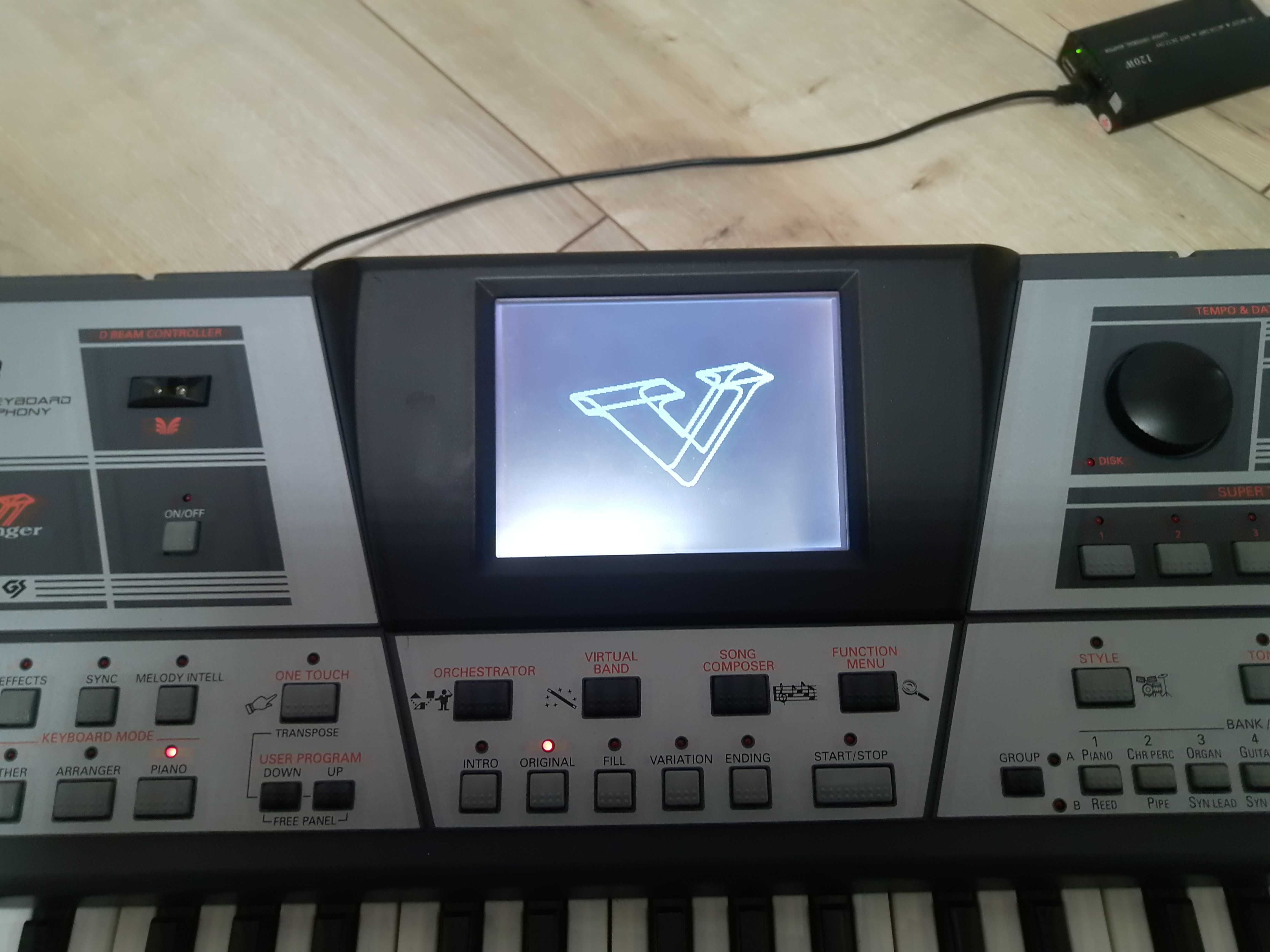 Продам синтезатор Roland VA-3.