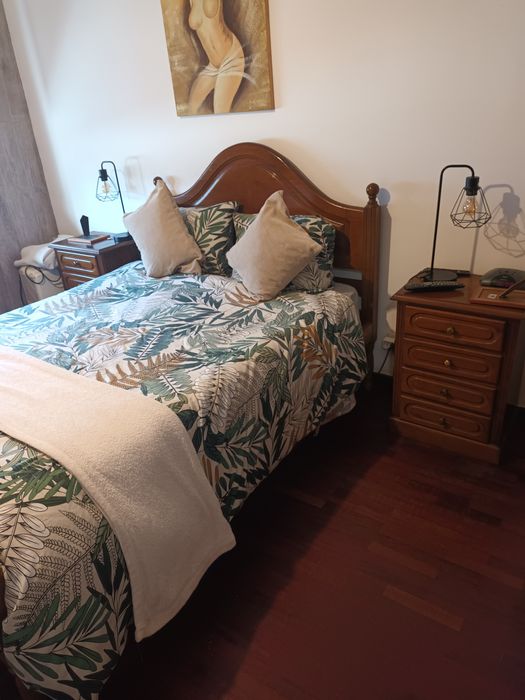 Quarto de casal sem guarda fatos