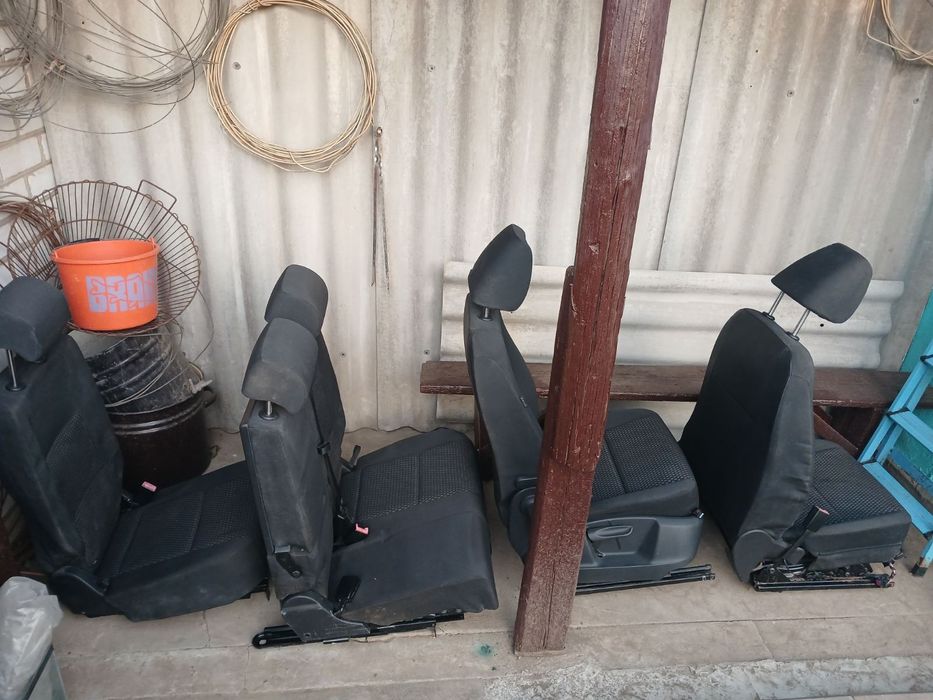 Крісла для машини