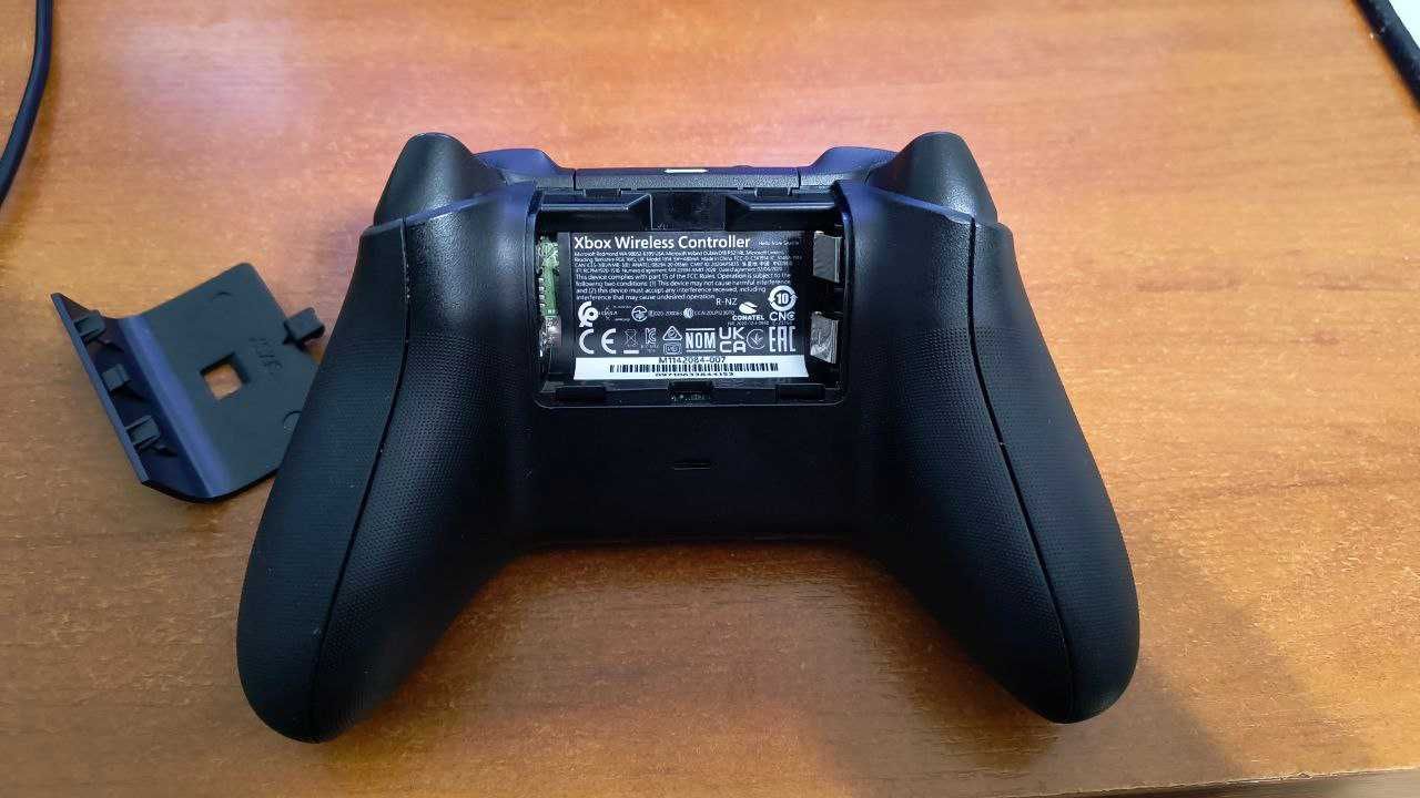 Pad Xbox Series X + Stacja Dokująca Venom (Akumulator)