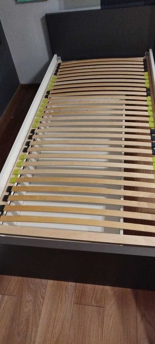 Łóżko jednoosobowe