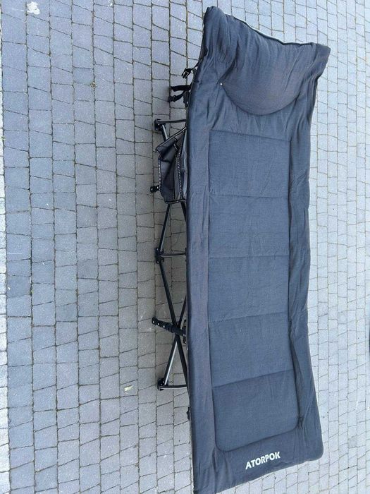 Kompaktowe łóżko składane z materacem i kieszonką – czarne