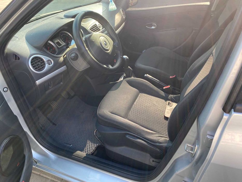 Автомобіль Рено Кліо