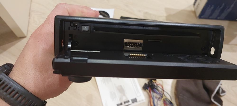 Автомагнітола Alpine CDE - 178BT