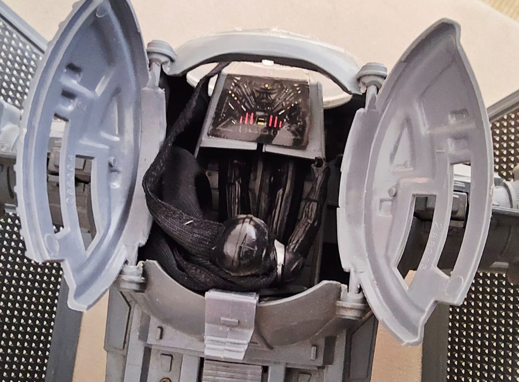 Star wars tie fighter do Darth Vader
