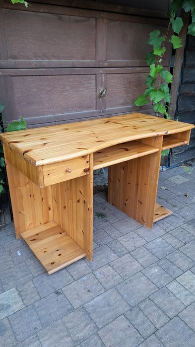 Sosnowe biurko lakierowana, lite drewno