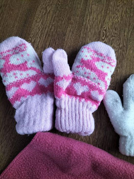 Zimowe rękawiczki i szaliki dla dziewczynki