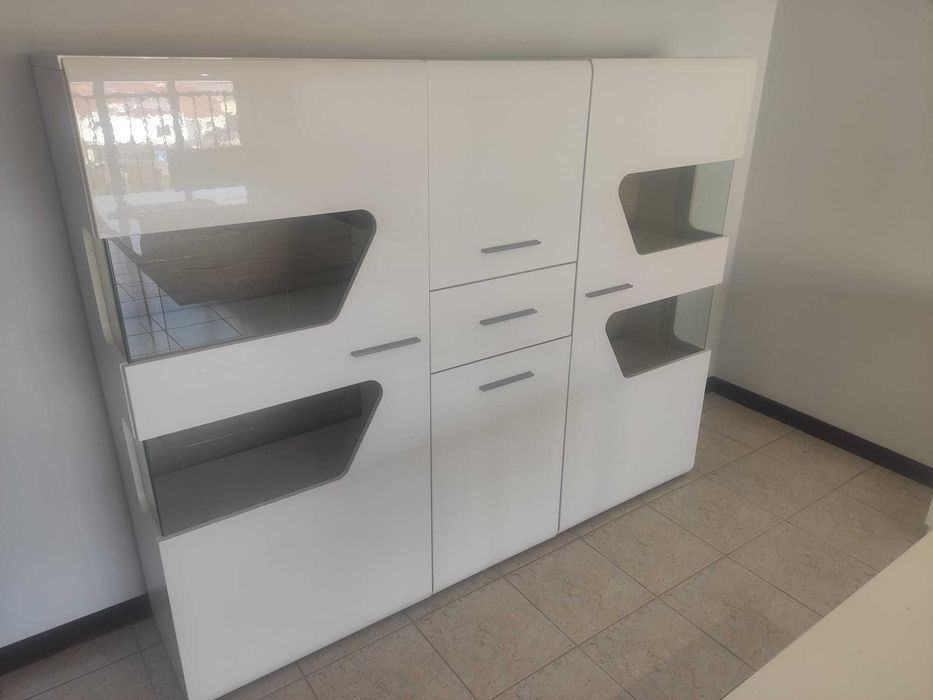 Armário para sala de jantar - 1,90m x 1,50m x 0,42m