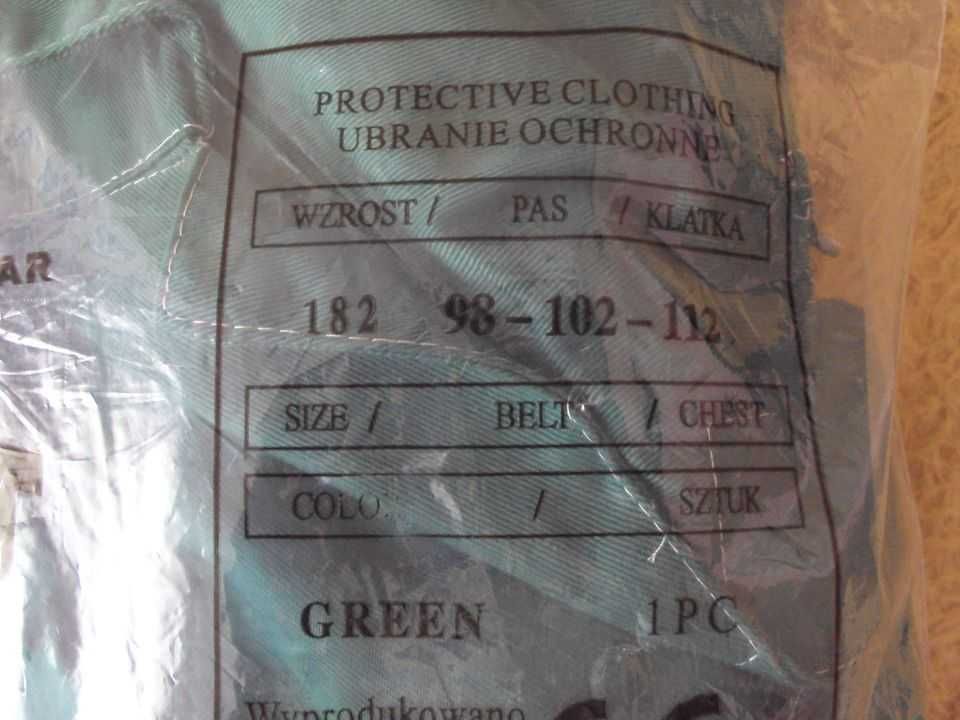ubranie robocze w kolorze zielonym