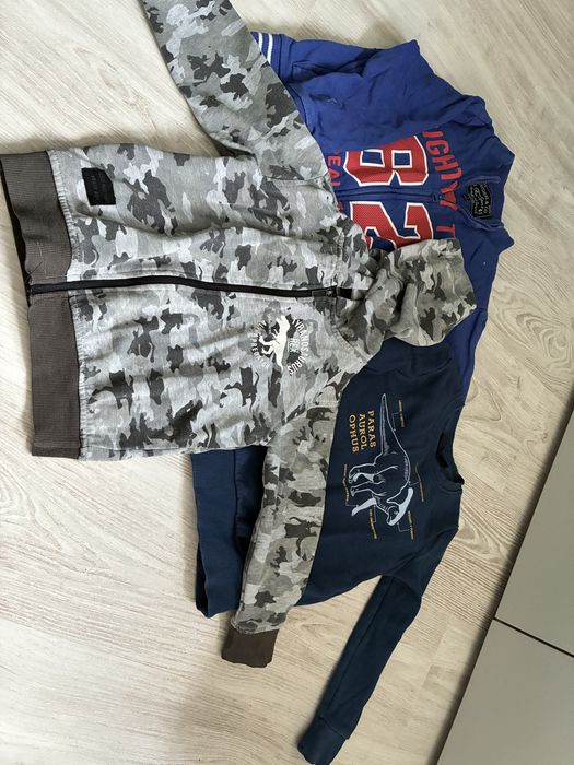 Paka ubrań i bluz na 104