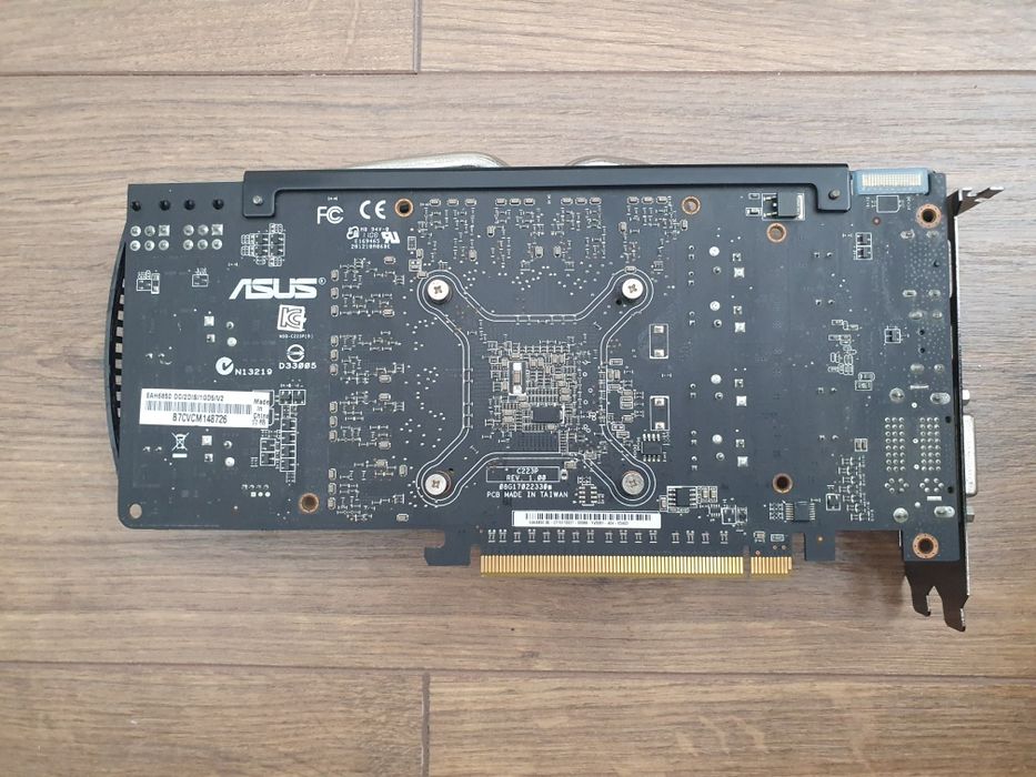 placa gráfica ASUS Radeon HD 6850