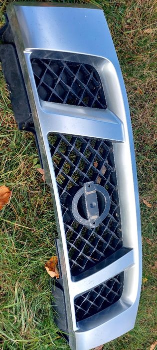 Grill do Nissana Titana