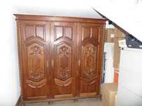 Quarto completo em em madeira de castanho