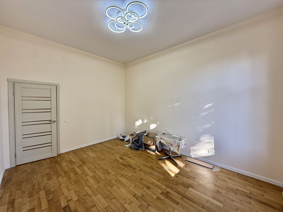 Продаж 2 кімнатної квартири в елітному районі вул. Кардинала Гузара