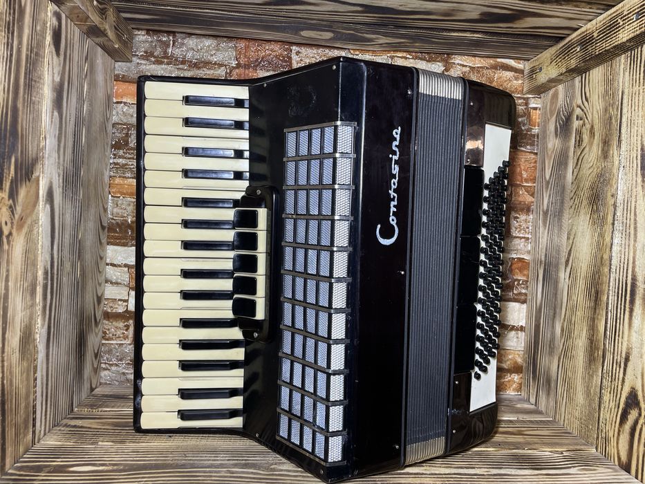 На продаж акордеон 3/4 «Weltmeister Contasina”
