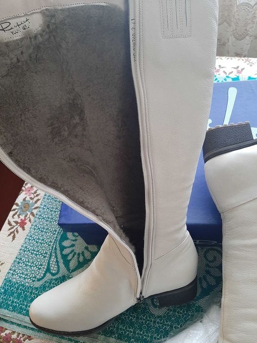 Женские белые сапоги