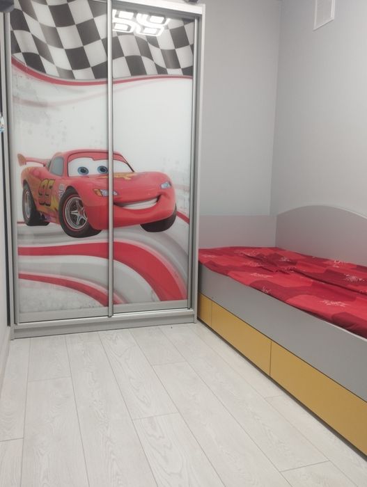 комплект меблів, ліжко і шафа, меблі в дитячу кімнату