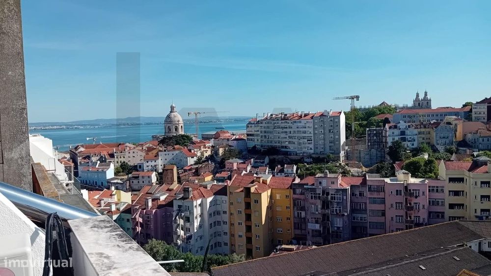 Arrenda T2 Duplex Rua Bela Vista à Graça com Vista Rio