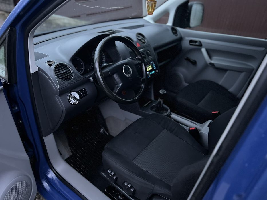 В продажі фольцваген кадік 2004року 2.0sdi механіка