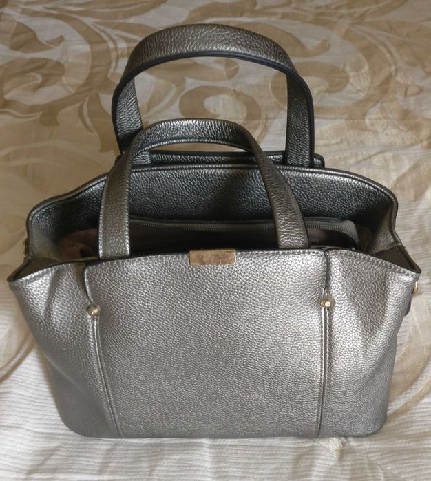 Mala de mão cinza prateado