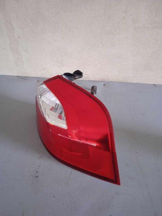 Lampa prawa Kia Rio III LED Europa