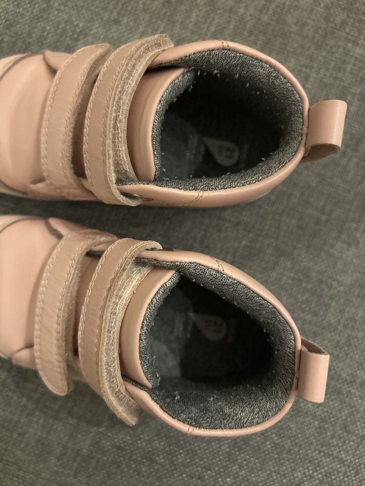 Różowe buty bobux