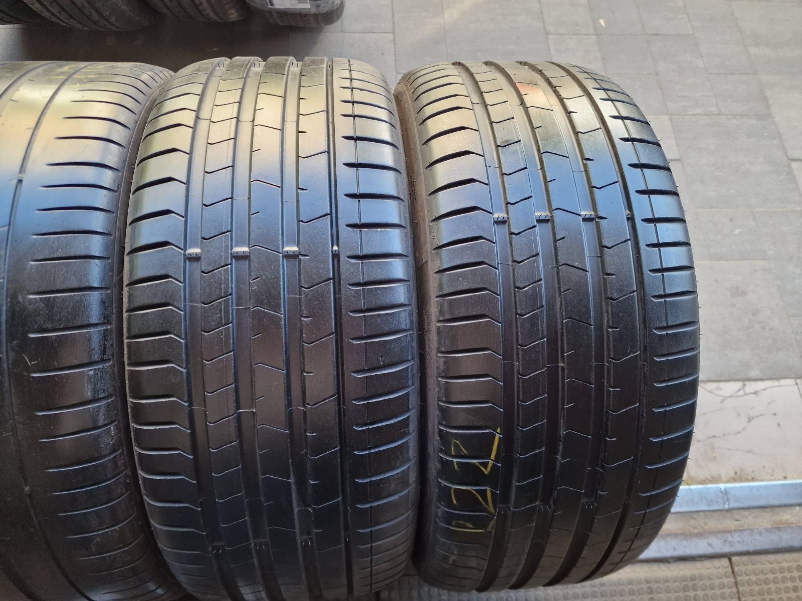 Летняя резина 275/35 R22 315/30 R22 Pirelli Pzero Runflat