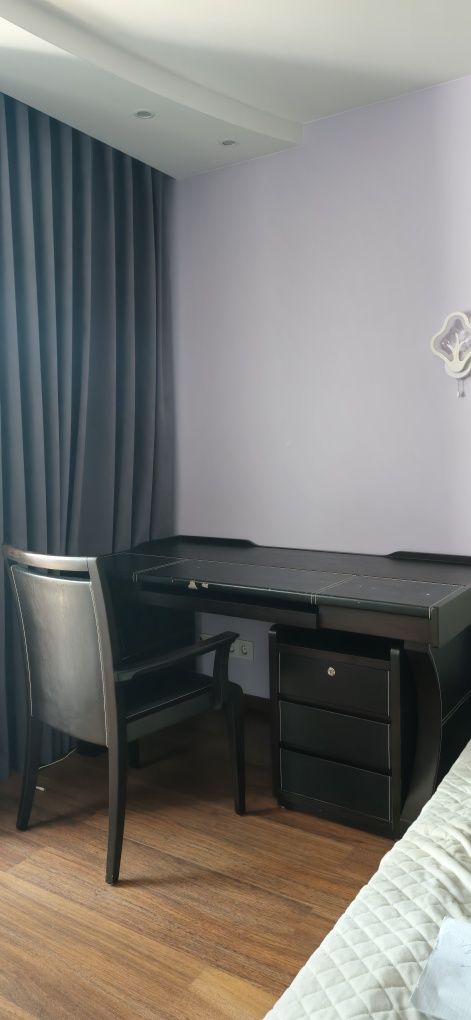 Продам комплект письмовий стіл та стулья з натуральної деревини