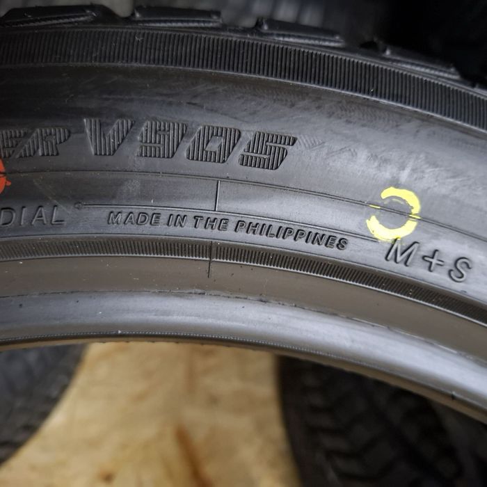 255/40/18 R18 Yokohama BluEarch 4шт нові зима