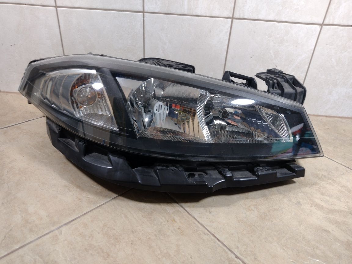 Renault laguna 2 II lift lampa reflektor prawy przód Europa wysylka