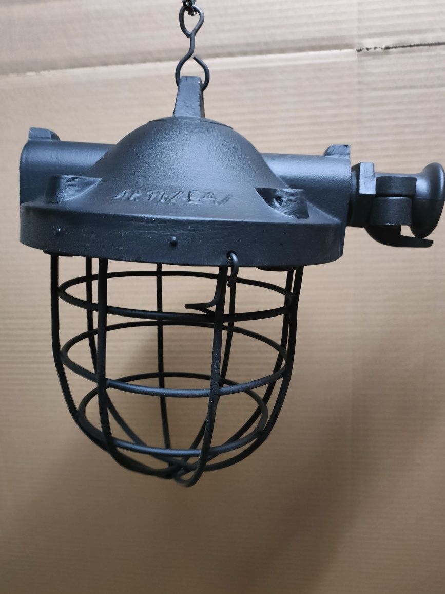 Czarna lampa warsztatowa PRL odrestaurowana Loft
