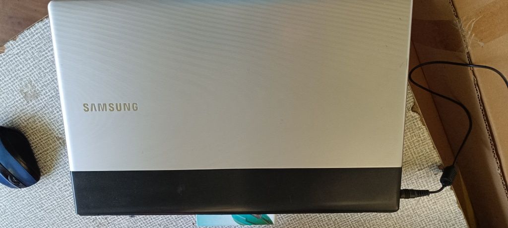 Laptop 17" Samsung Nowy Dysk Bateria