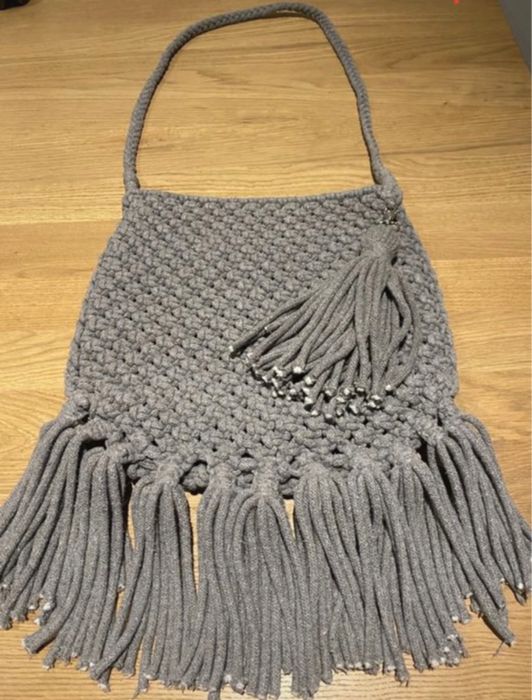 Szara torba z wloczki hand made listonoszka z chwostem