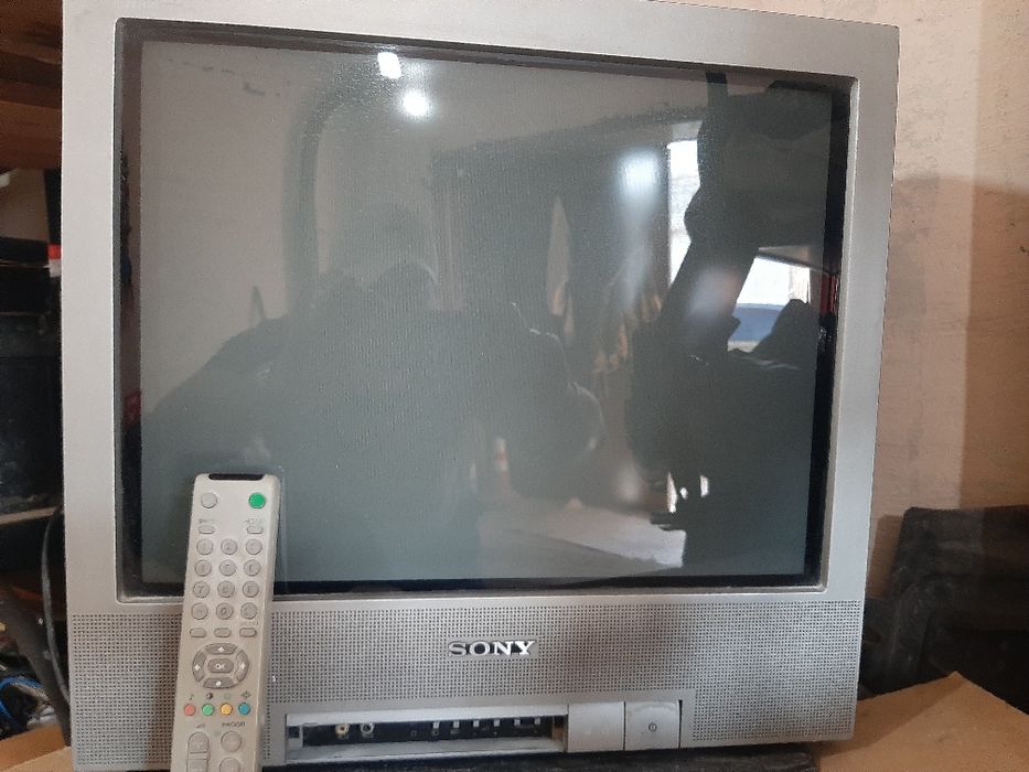 Телевизор в нормальном состоянии  б/у пульт Sony