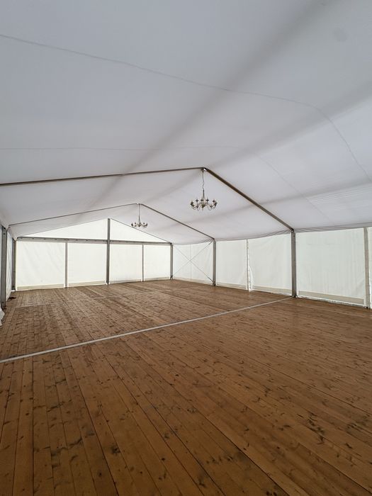 Wynajem namiotów i hal imprezowych z wyposażeniem stoły krzesła i inne