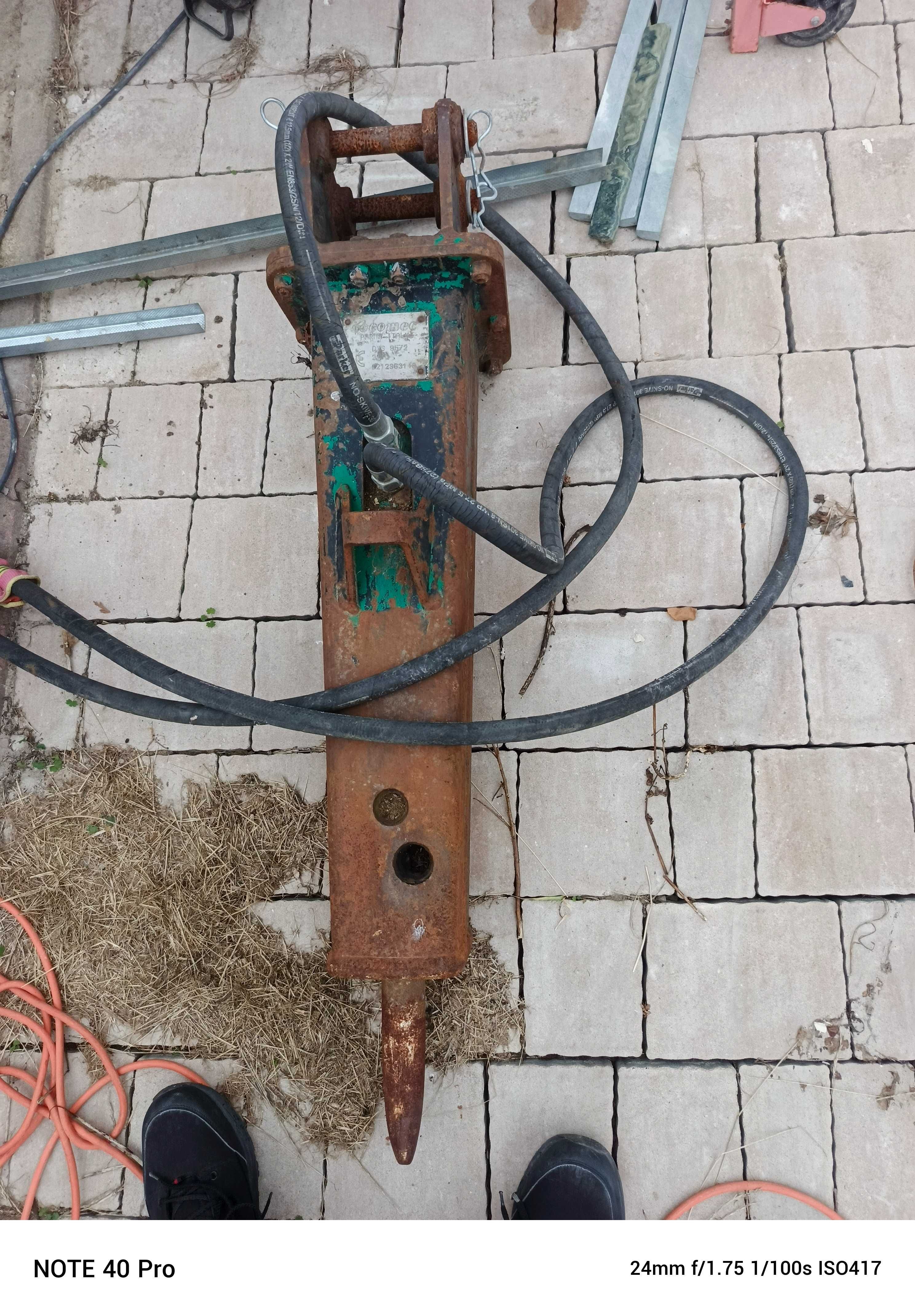 Młot hydrauliczny do koparki