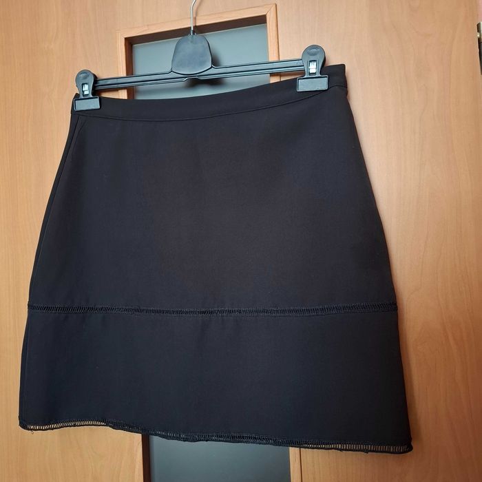 Spódnica czarna wąska krótka z ozdobną koronką jak nowa Reserved r. 38