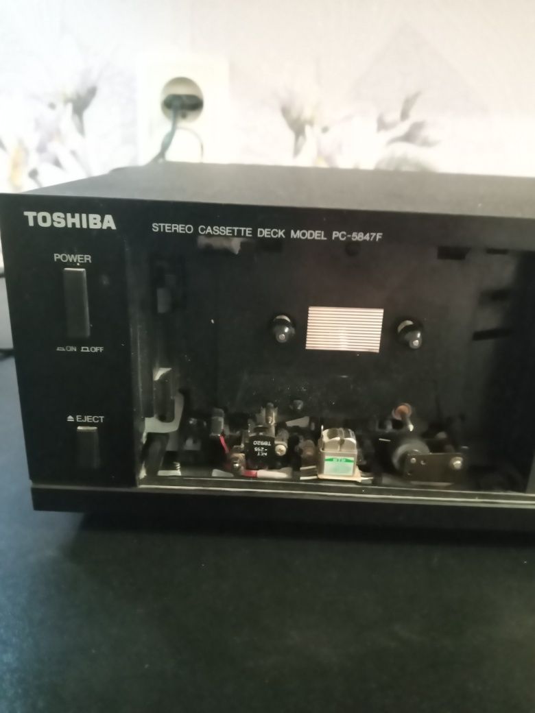 Продается кассетная дека TOSHIBA PC-5847F
