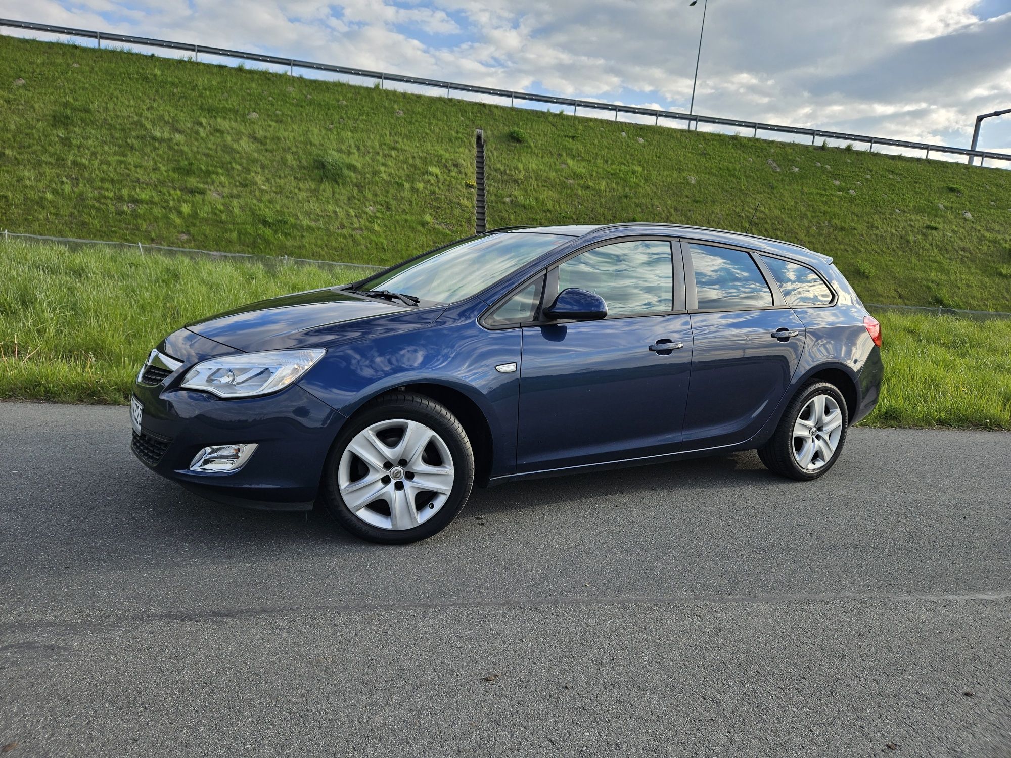 Opel Astra J 1.4 Benzyna 6-Biegów Bogata Wersja Super Stan