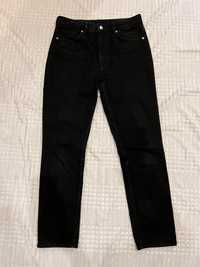 Czarne jeansy straight damskie