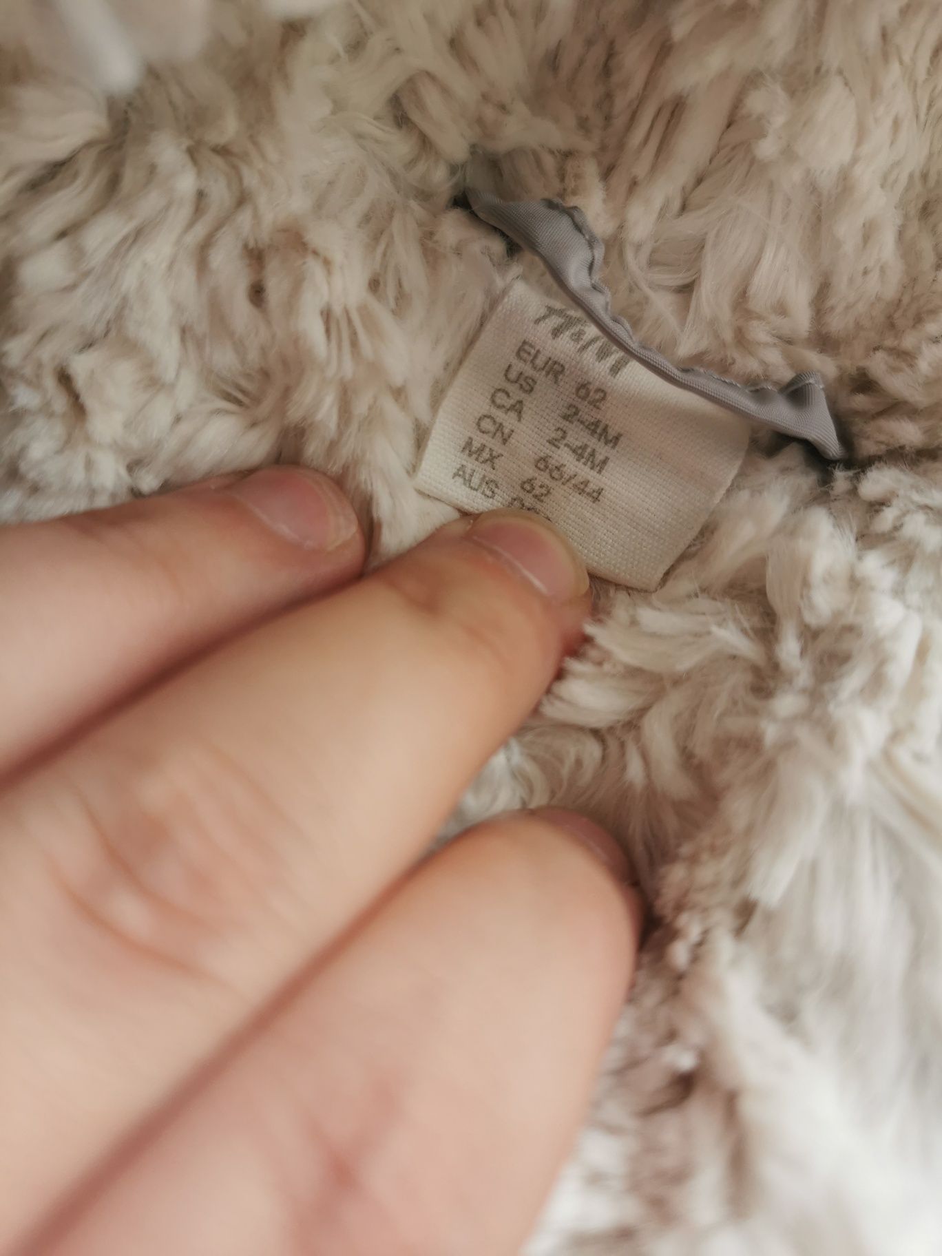 Szary ciepły zimowy kombinezon H&M z wywijanymi rękawkami i nogawkami