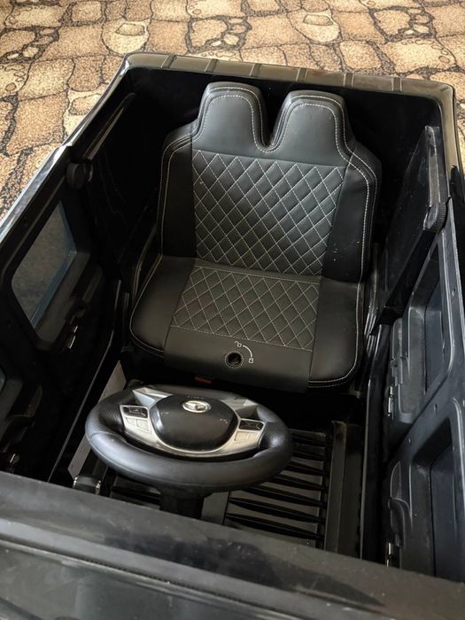 Дитячий електромобіль Mercedes-Benz AMG