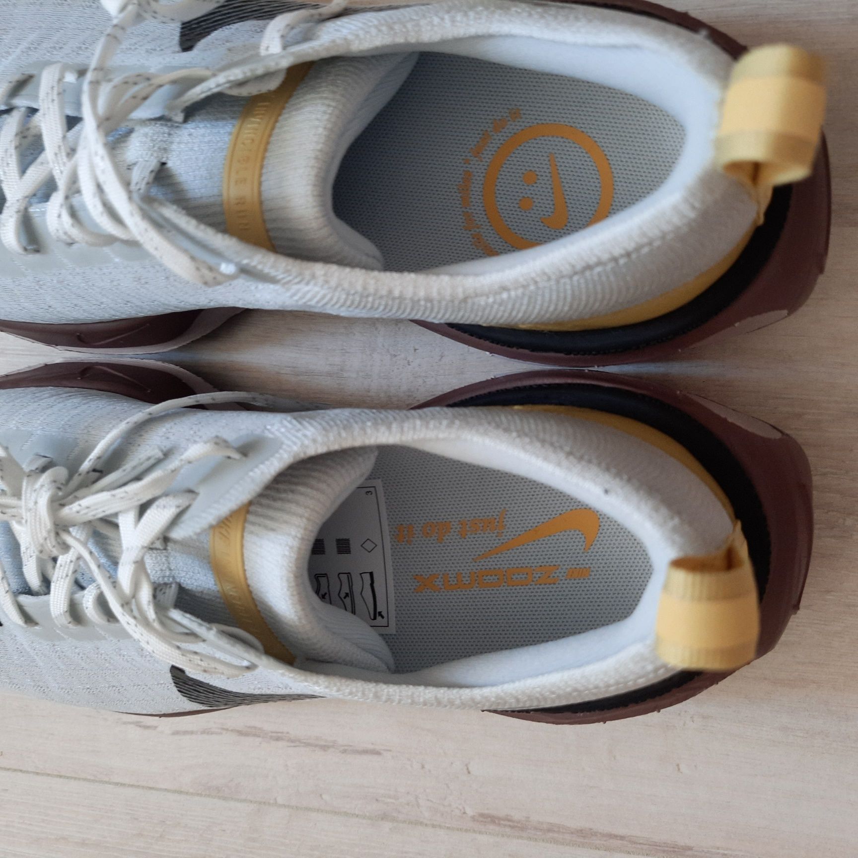 Оригінальні чоловічі кросівки  NIKE ZOOMX INVINCIBLE 3 GREY DR2660-005